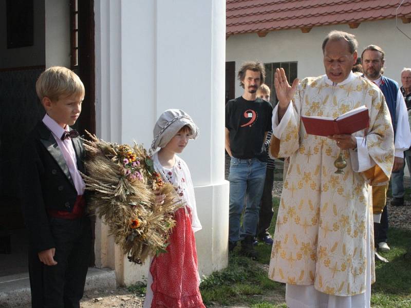 Staročeské dožínky v Přerově nad Labem.