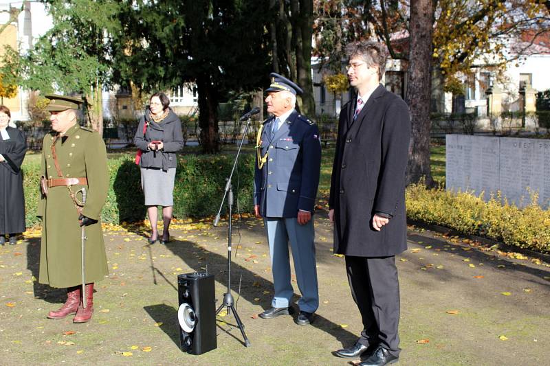 Slavnostní shromáždění s položením věnce se konalo v sobotu symbolicky od 11. 11 hodin v Parku hrdinů v Nymburce.