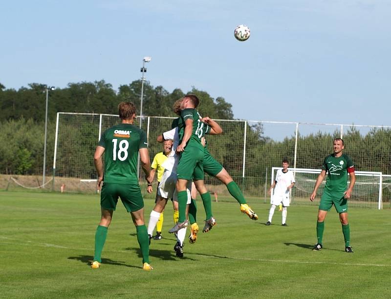 Z fotbalového utkání I.B třídy Semice - Jíkev (3:1)