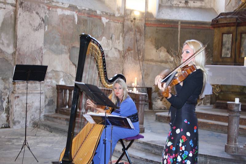 Kaple sv. Jana Nepomuckého v Nymburce zažila výjimečný koncert i bohoslužbu.