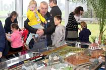 Modelové kolejiště na kraji Drahelic při výjezdu na Kostomlaty otevřelo pro veřejnost.