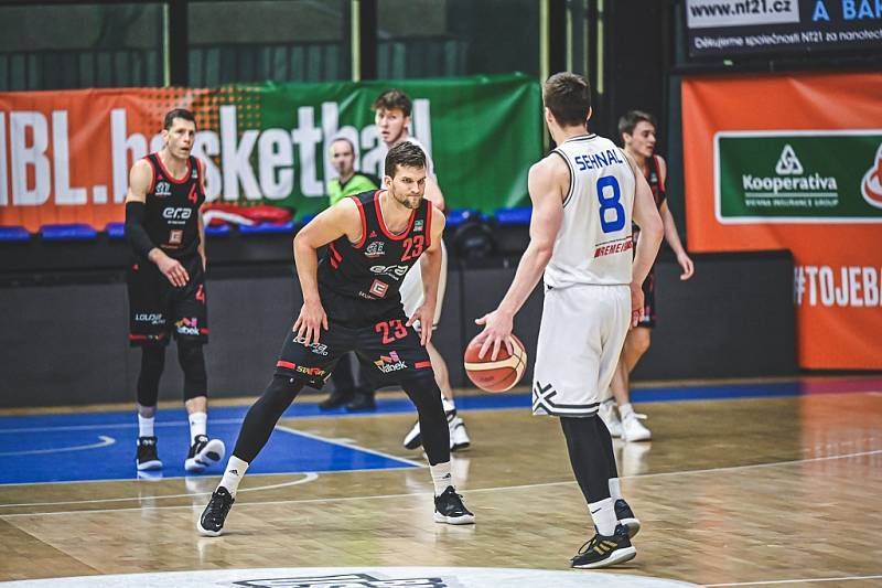 Z basketbalového utkání Kooperativa NBL USK Praha - Nymburk (80:85)