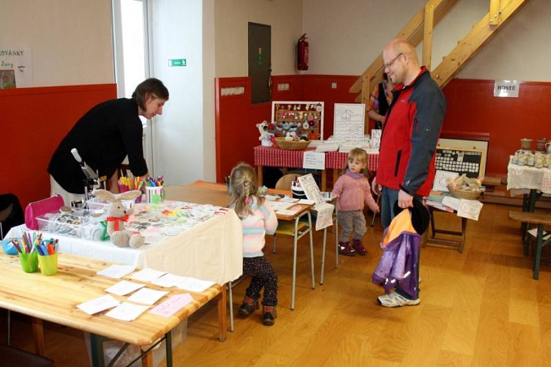 Ukázku řemesel navštívily v sobotu v Krchlebech stovky zájemců. 