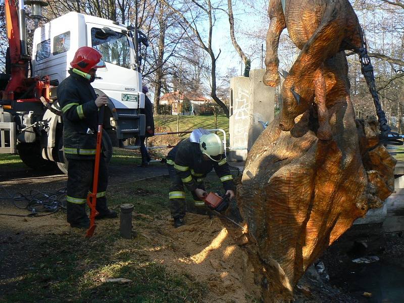 Odřezání Koně pod hradbami. Poté byl převezen do dílny