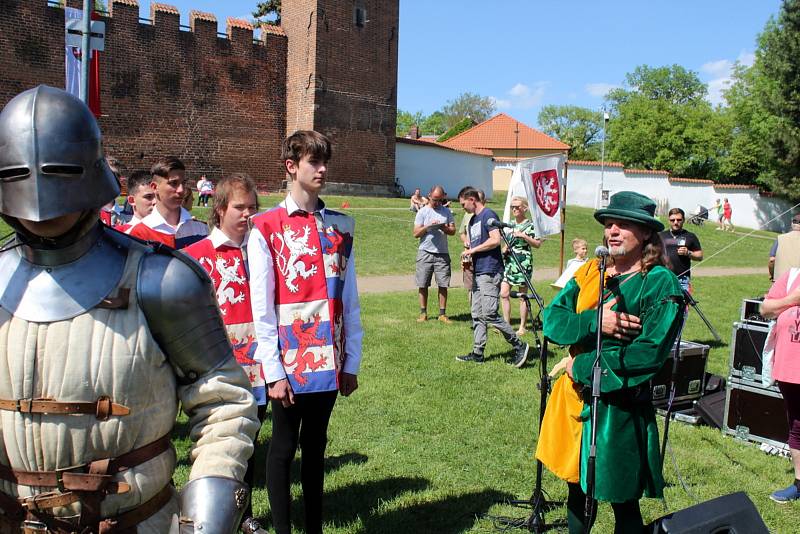 Zřejmě tradici nové akce založili v Nymburce v neděli odpoledne. Od letoška každý rok chtějí pořádat pod hradbami Nymburské historické slavnosti, které budou vždy tematické.