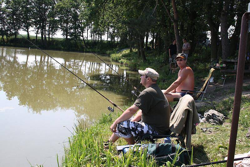 Rybářské závody v Kněžicích na rybníku Nový