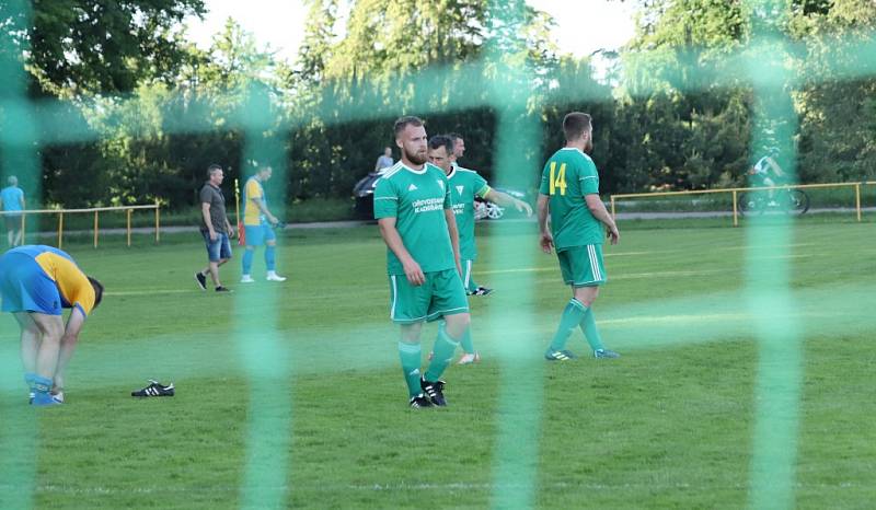 Z fotbalového utkání okresního přeboru Přerov nad Labem - Všejany (3:2)