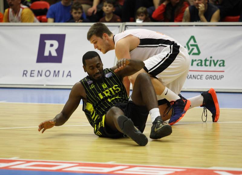 Z basketbalového utkání Ligy mistrů Nymburk  Aris Soluň (99:70)