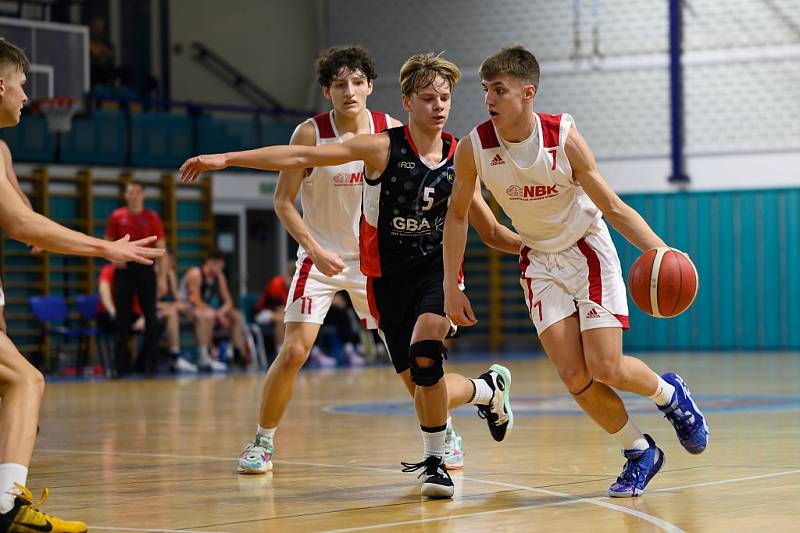 Z basketbalového utkání nadstavbové části extraligy kadetů Nymburk - Jindřichův Hradec (56:50)