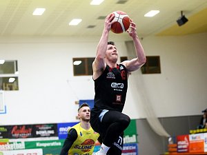 Z basketbalového utkání nadstavby Kooperativa NBL  Ústí n. L. - Nymburk (86:94)