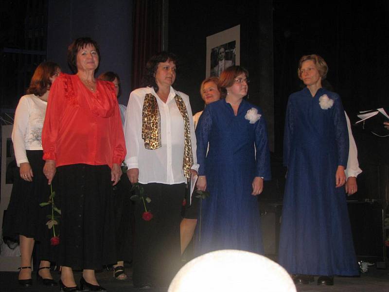 Soubory Hálek a Hlahol oslavily v nymburském divadle svá jubilea