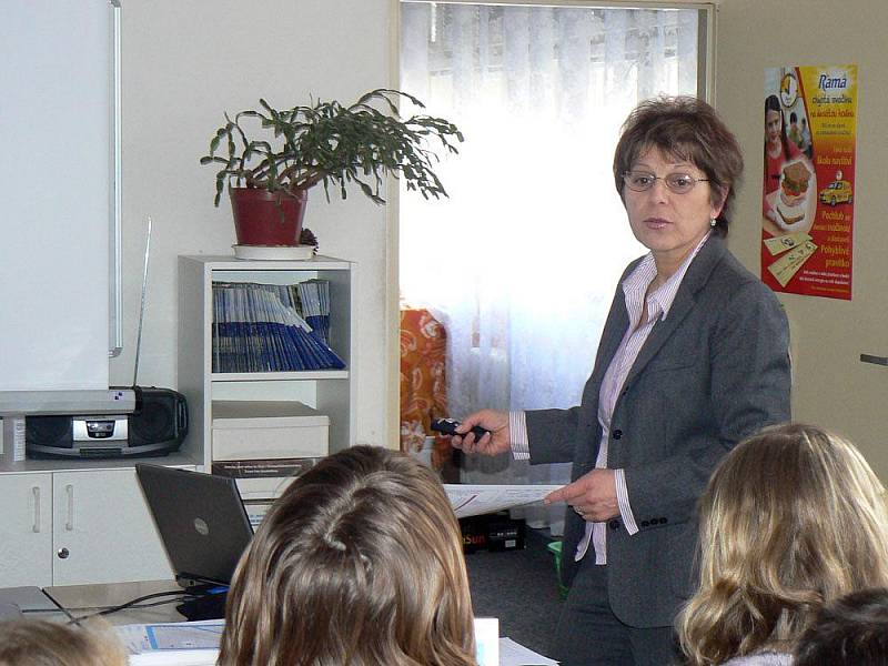 Dětská lékařka Libuše Němcová besedovala se sedmáky o obezitě