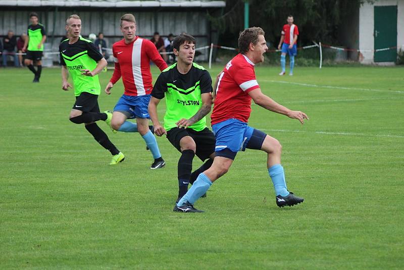 Z fotbalového utkání I.B třídy Pátek - Městec Králové (4:1)