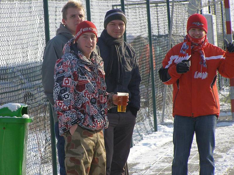 Z fotbalového utkání zimního turnaje v Červených Pečkách Sokoleč - Libice nad Cidlinou (1:1)