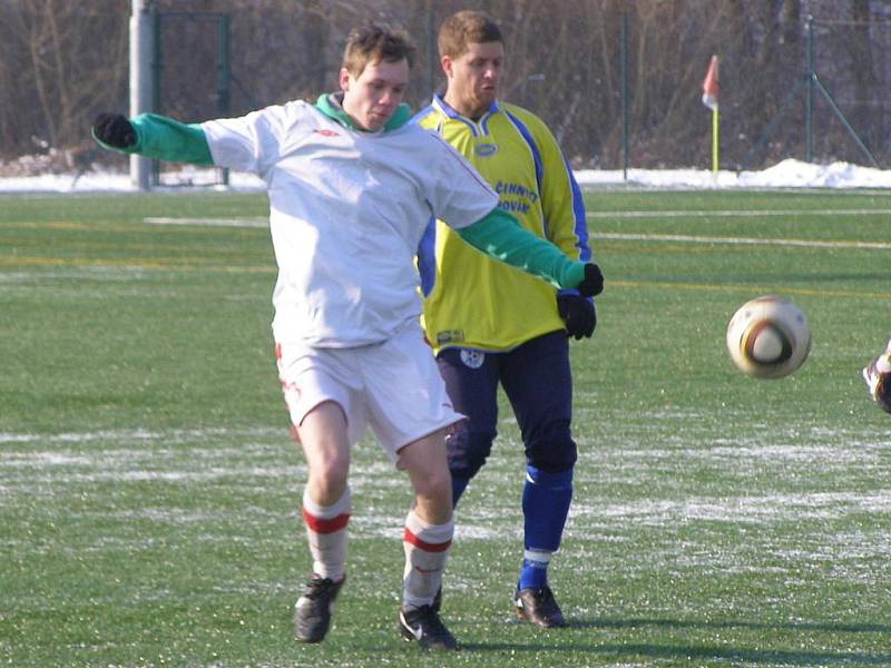 Z fotbalového utkání zimního turnaje v Červených Pečkách Sokoleč - Libice nad Cidlinou (1:1)