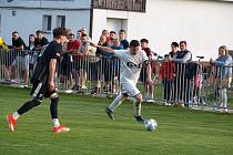 Z fotbalového utkání okresního přeboru Bohemia Poděbrady B - Hrubý Jeseník (0:2)