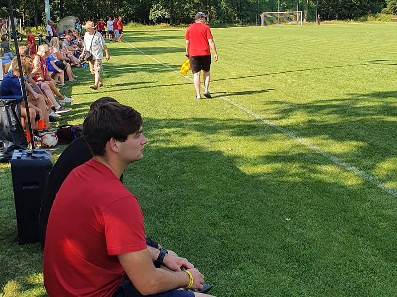 Fotbalisté Kostelní Lhoty slavili sto let od založení klubu. Přijel Sigi Team