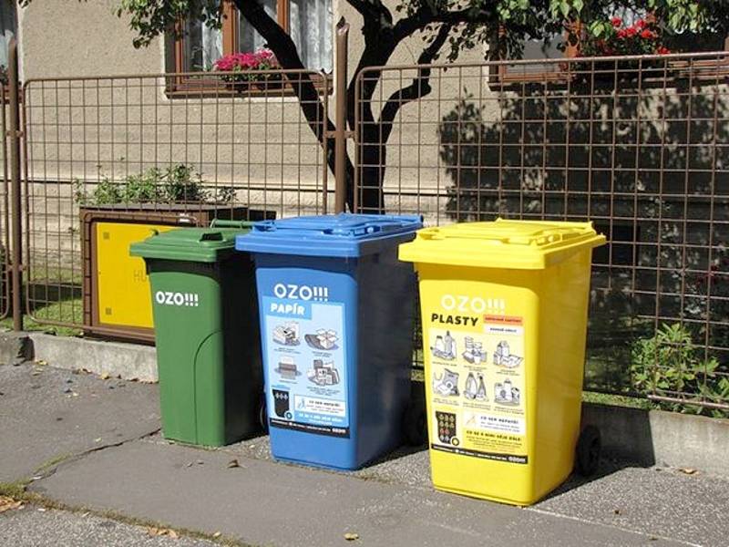 Nymburk zavádí třídění plastů a papíru přímo u domu po celém městě.