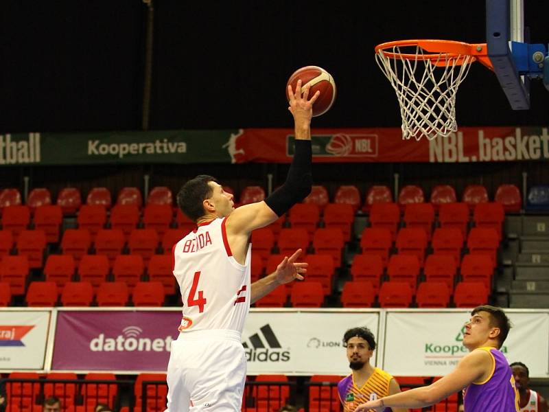 Z basketbalového utkání Kooperativa NBL Nymburk - Ústí nad Labem