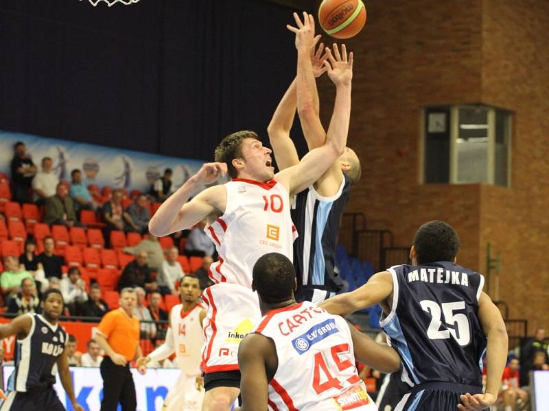 Z basketbalového utkání Mattoni NBL Nymburk - Kolín (108:65)