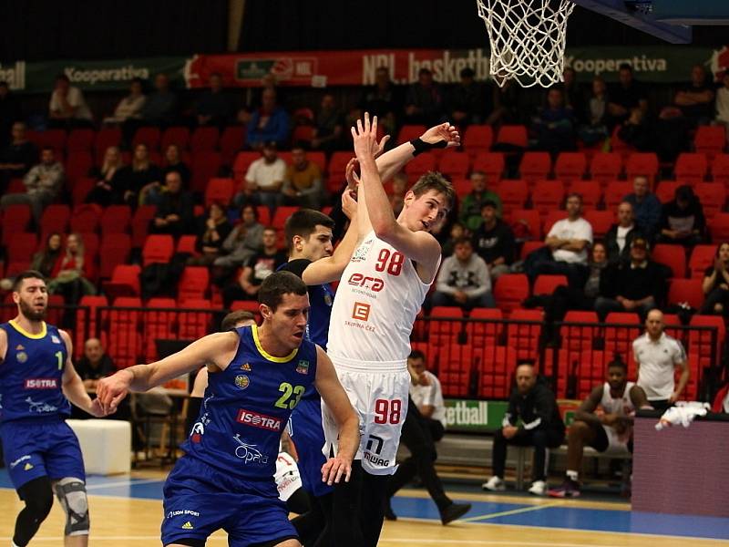 Z basketbalového utkání Kooperativa NBL Nymburk - Opava (91:82)