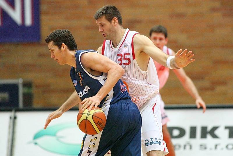 Z prvního semifinálového utkání Mattoni NBL Nymburk - Prostějov (90:60)