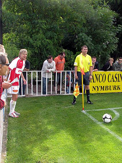 Z fotbalového turnaje O pohár starosty města Čelákovice. Utkání mezi Slávií Praha a Jabloncem (2:0).