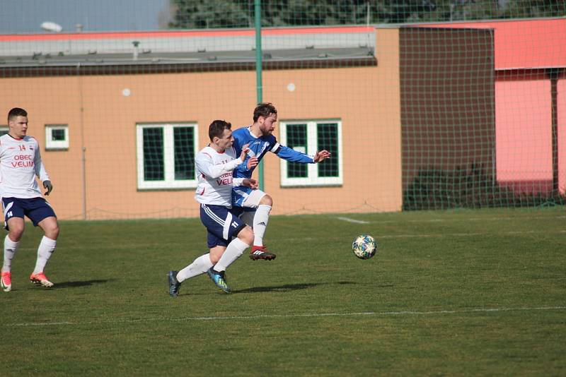 Z přípravného fotbalového utkání Velim - Poříčany (2:1)