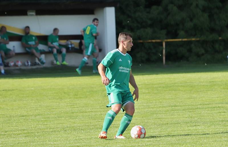 Z fotbalového utkání okresního přeboru Přerov nad Labem - Všejany (3:2)