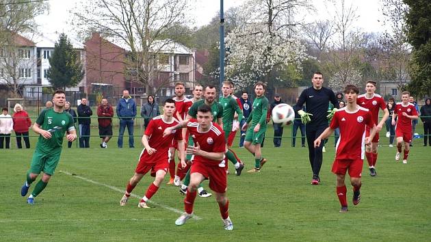 Z fotbalového utkání krajského přeboru Polaban Nymburk - Povltavská FA B (0:1)