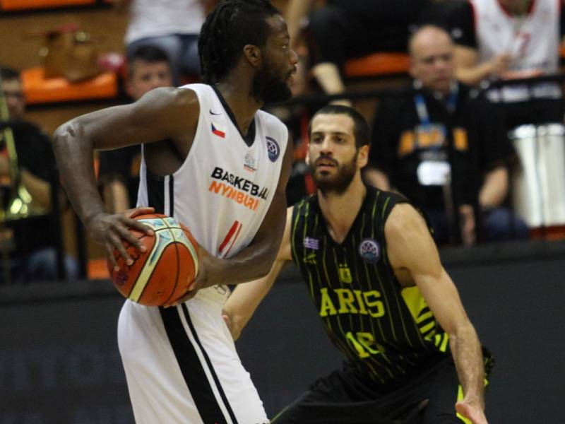 Z basketbalového utkání Ligy mistrů Nymburk  Aris Soluň (99:70)