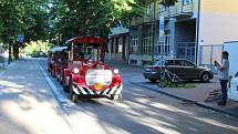 Happeningová akce skupiny Sólový sbor s názvem Tramvaj do Poděbrad pohladila po duši.