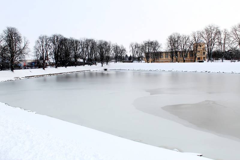 V noci na pondělí napadlo v Nymburce 10 centimetrů sněhu.