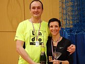OLIVIE RUBÁŠOVÁ spolu s Ivanem Novákem po zisku druhého místa na nymburském nočním turnaji.