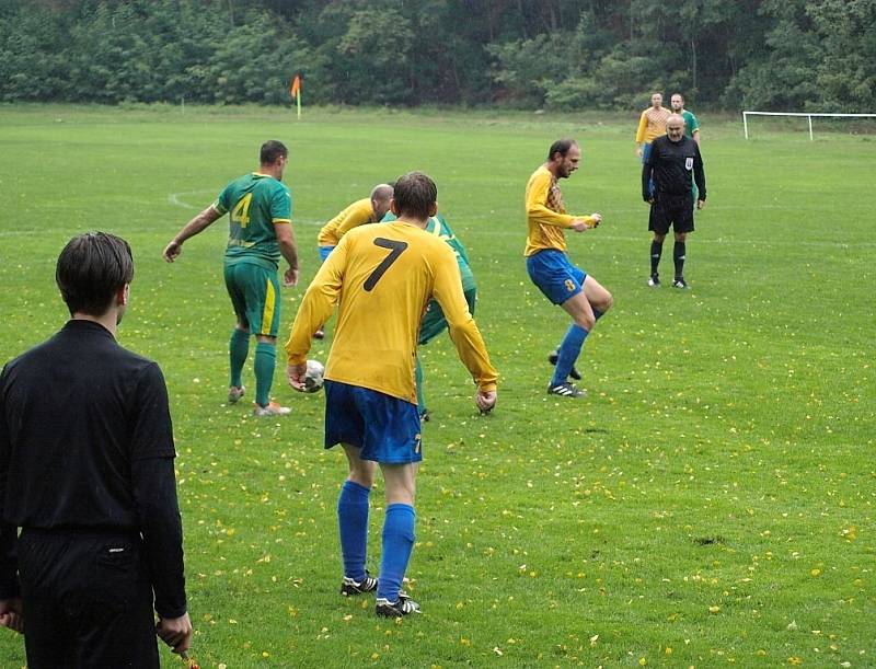 Z fotbalového utkání okresního přeboru Všejany - Přerov (1:2)