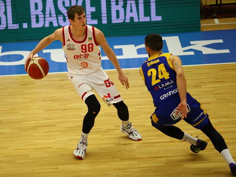 Z basketbalového utkání Kooperativa NBL Nymburk - Opava (87:70)