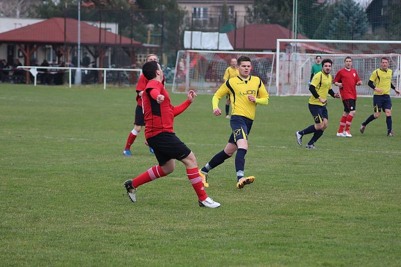 Z fotbalového utkání I.B třídy Pátek - Ostrá B (3:1)