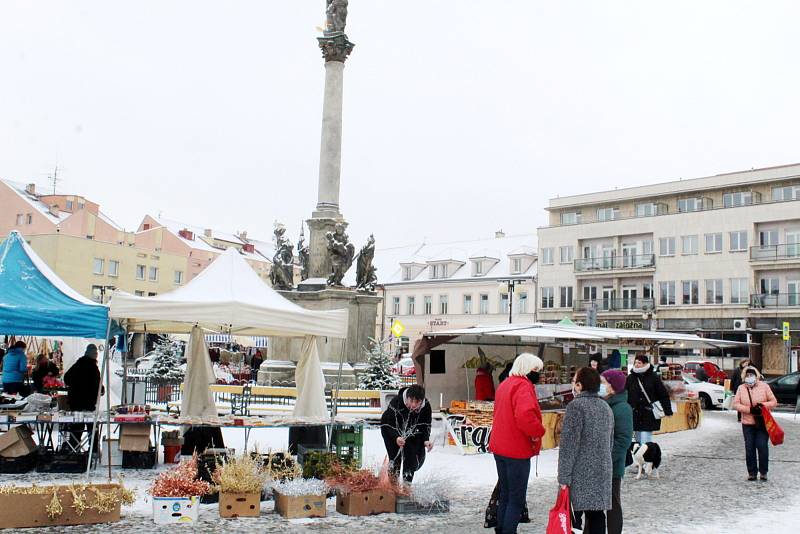 Loni 3. prosince se po delší době v Nymburce alespoň brzy ráno objevila souvislá bílá pokrývka sněhu, o níž se dalo hovořit v několikacentimetrové výšce.