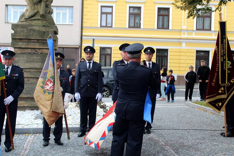 Velká sláva se uskutečnila v sobotu odpoledne na hlavním náměstí v Sadské. Ve zdejší opravené budově bylo otevřeno první důstojné hasičské muzeum v rámci širokého regionu.