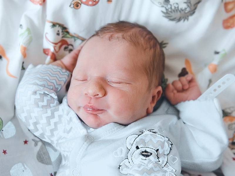 Radek Hendrych se narodil v nymburské porodnici 19. dubna 2022 v 22:01 hodin s váhou 3230 g a mírou 48 cm. Do Poděbrad si prvorozeného chlapečka odvezla maminka Veronika a tatínek Radek.