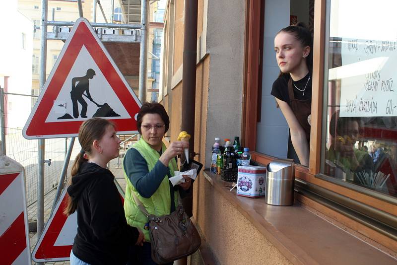 U nymburské Zmrzlinárny se stojí fronta už od chvil, kdy slunko začne na jaře hřát.