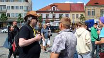 Setkání příznivců i odpůrců Andreje Babiše na náměstí v Nymburce.