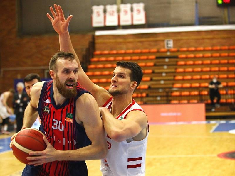 Z basketbalového utkání Kooperativa NBL Nymburk - Brno (98:82)