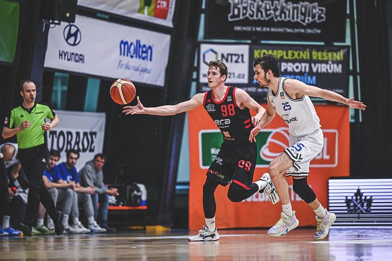 Z basketbalového utkání Kooperativa NBL USK Praha - Nymburk (80:85)