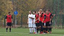 Fotbalisté rezervy poděbradské Bohemie (v bílém) hráli na svém hřišti nerozhodně 2:2 s týmem Kostomlat.