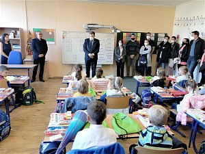 I v Poděbradech začal nový školní rok. S výjimkou ZŠ TGM, kde se kvůli stavebním úpravám žáci dostanou do lavic o týden později.