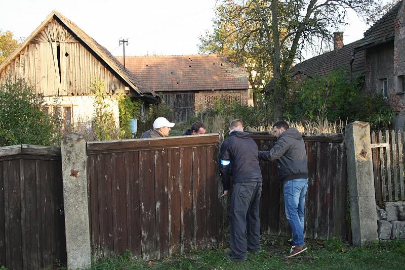 Kriminalisté se ke stodole do Záhornic po hrůzném nálezu v roce 2013 několikrát vrátili.