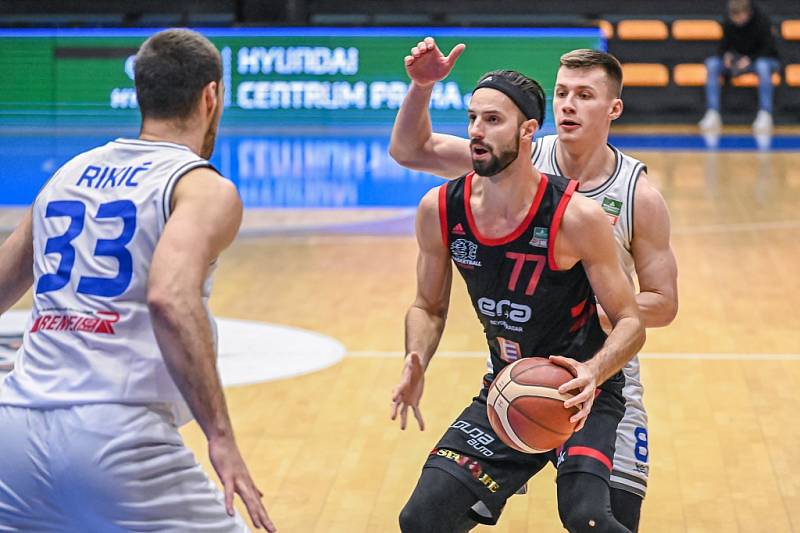 Z basketbalového utkání Kooperativa NBL USK Praha - Nymburk (88:72)