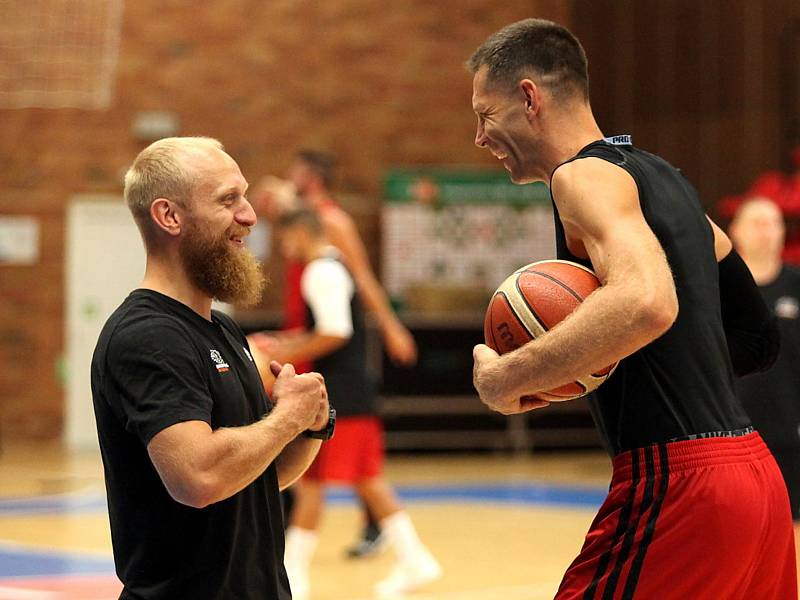 Z prvního tréninku nymburských basketbalistů v sezoně 2019/2020.