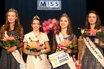 Miss Polabí se stala Natálie Romportlová (druhá zleva). První vicemiss se stala Sabina Uxová (vlevo), druhou vicemiss pak Alice Kosičková. Miss Press se stala Eliška Moravcová (zcela vpravo).